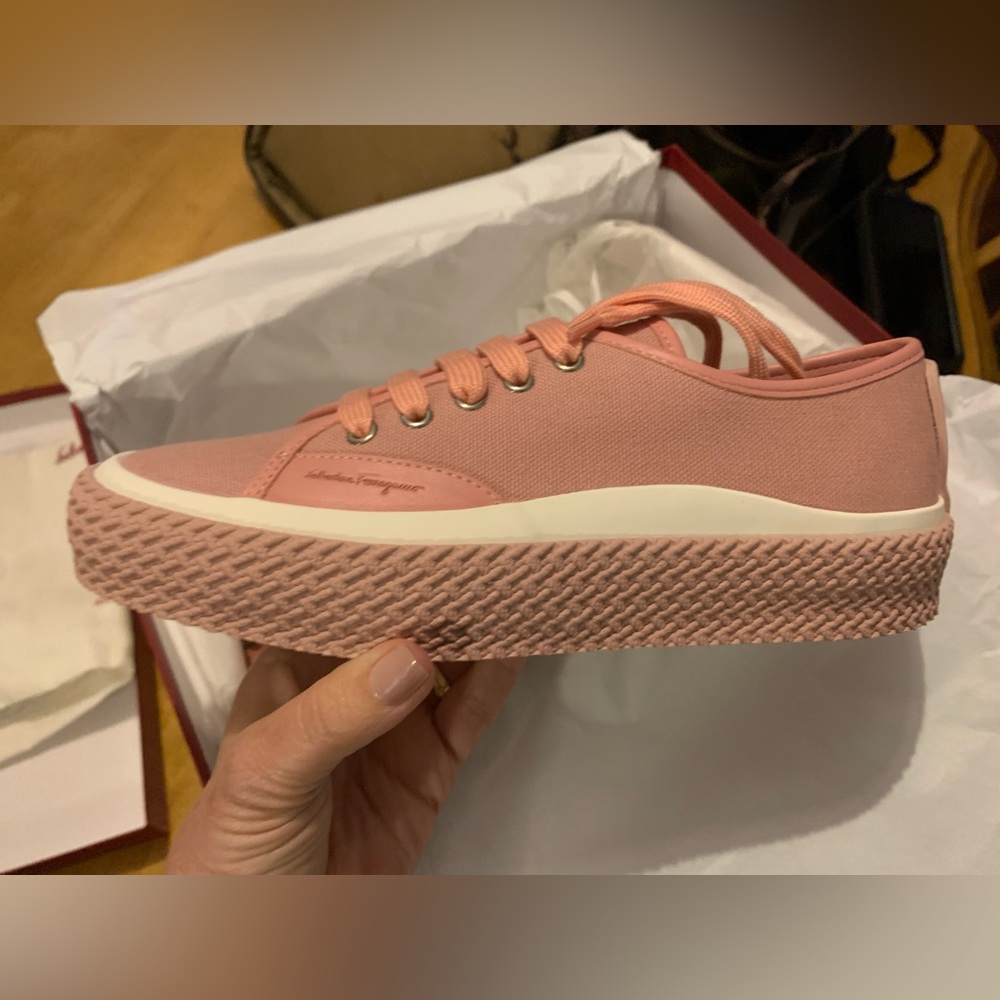 New Salvadore Ferragamo Pink SNEAKERS Lace-up Storm Shoes 7.5 NIB dust bag